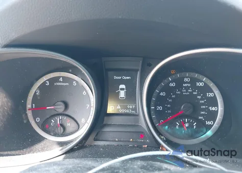 2016 Hyundai Santa Fe Sport 2.4L из США, поврежденный, VIN 5XYZUDLB8GG325614